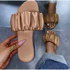 Тапки женские из экокожи, повседневные плиссированные шлепанцы, плоская подошва, без застежки, пляжная обувь, модель 2021 на лето