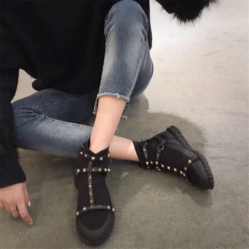 Ботинки с заклепками женские черные кожаные носки из эластичной ткани дышащие