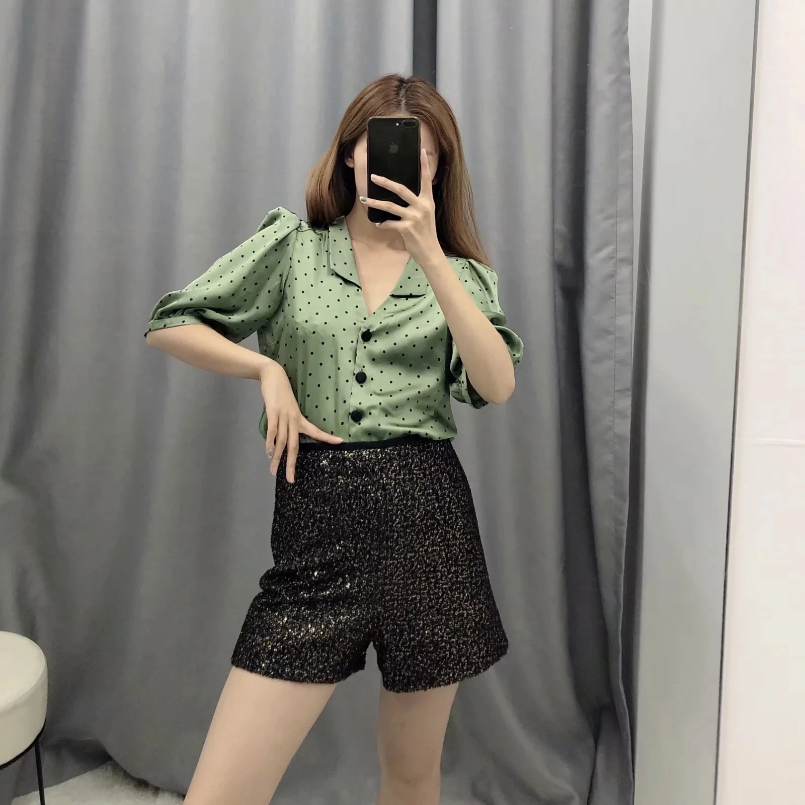 Женские атласные блузки с коротким рукавом рубашка в черный горошек зеленые топы