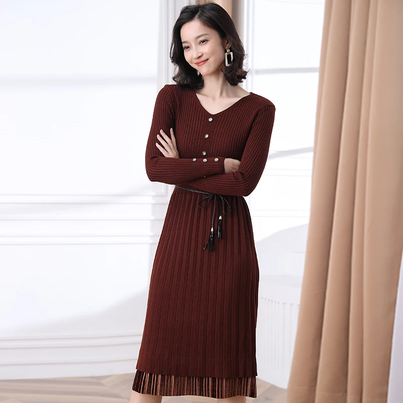 Женское трикотажное платье свитер длинное бархатное составного кроя с длинным