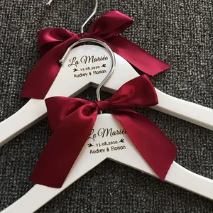 Персонализированная вешалка для свадебного платья, подарок для невесты, подарок для свадебной вечеринки, Свадебные вешалки с лазерной резкой, подарки подруге невесты