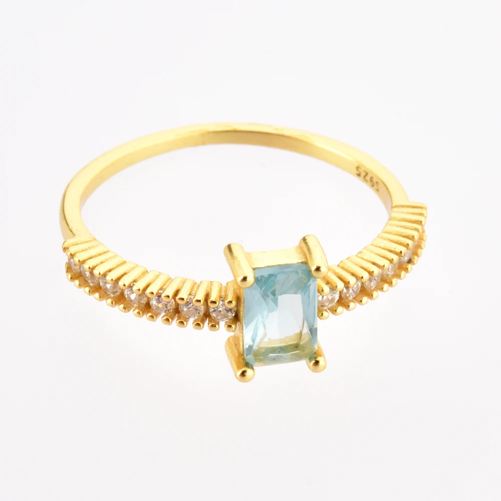 Женское кольцо с топазом из серебра 925 пробы покрытием под золото | Украшения и