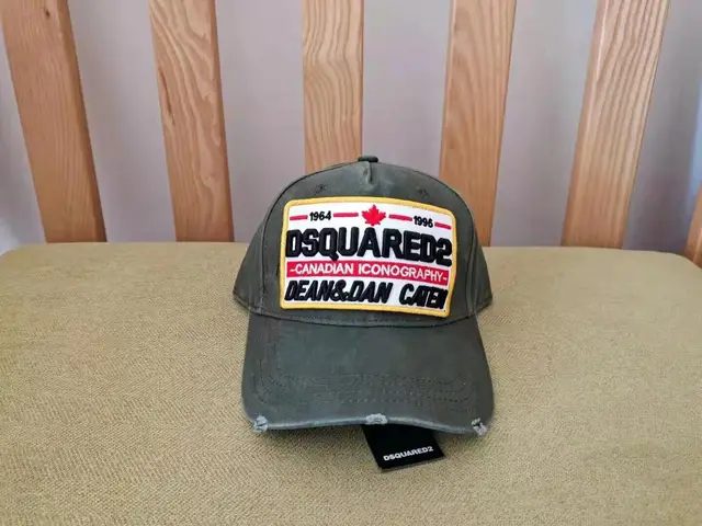 Лидер продаж, брендовые шапки DSQUARED2 