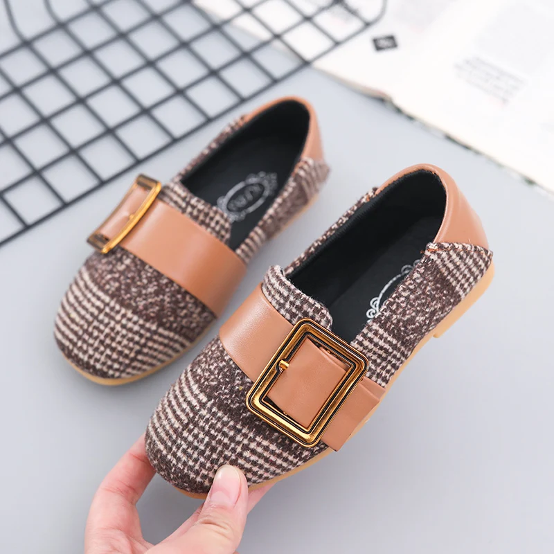 Туфли на плоской подошве для девочек модные весенние детские разноцветные