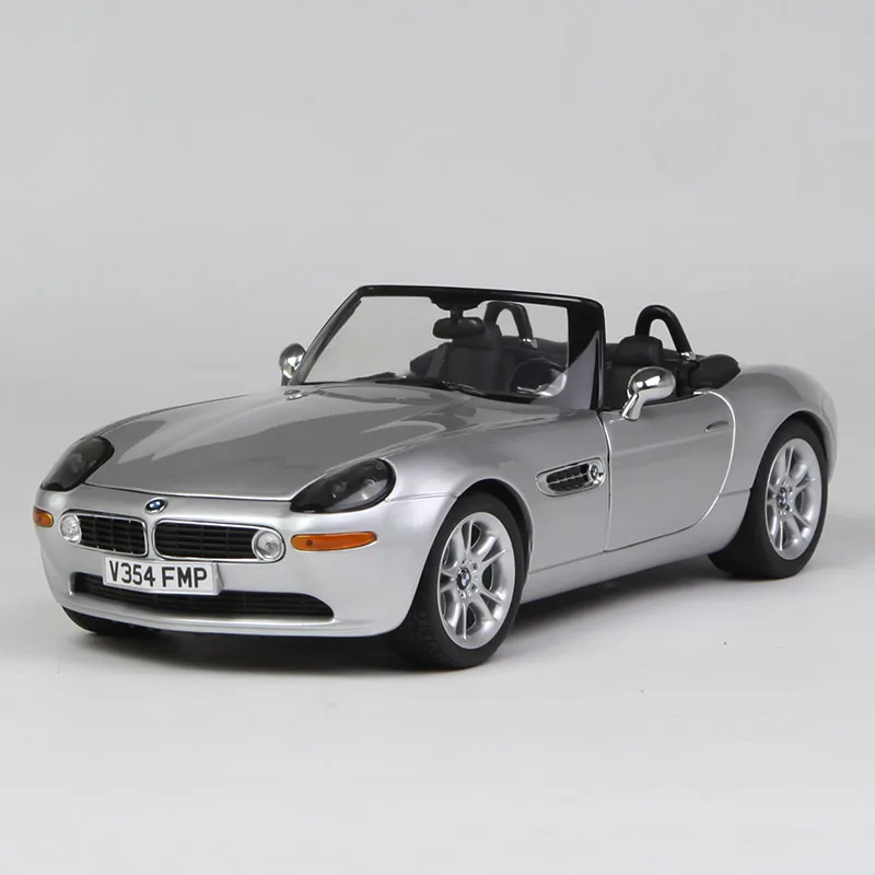 

Kyosho 1:18 BMW Z8 Bond 007 Roadster Movie Door Can Be Opened Collector Edition Metal Diecast Model Toy Gift