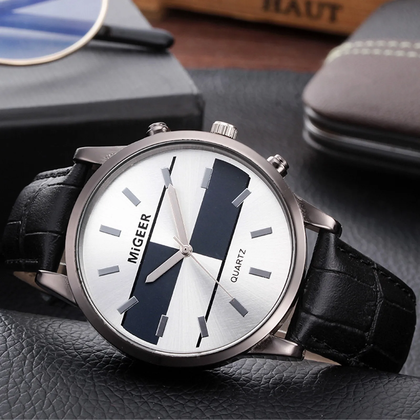 

Casual Wrist Watches Sleek Minimalist Reloj Mujer Unisex Quartz Watch Fashion Round Dial Female Leather Strap Relogio Masculino