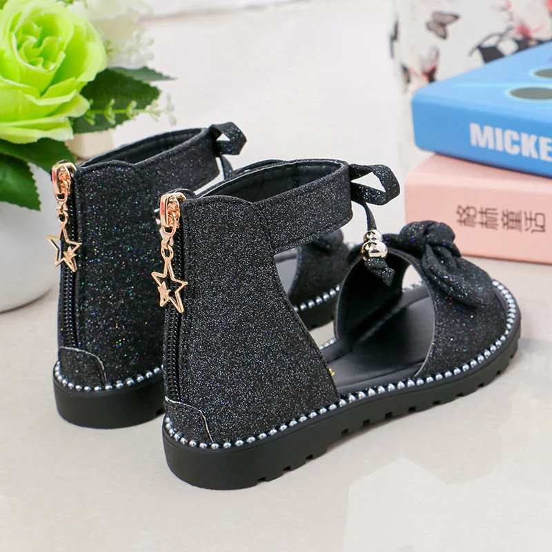 Новейшие детские сандалии лето модные с вырезами для девочек Нескользящая