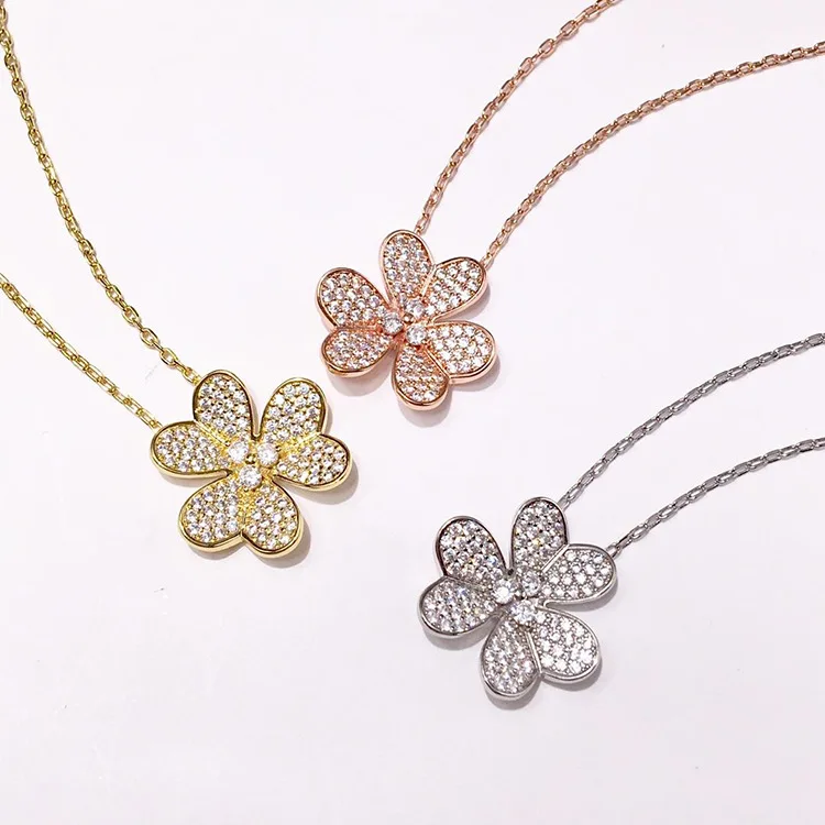 

Fashion necklace sweet personality exquisite three-leaf flower inlaid natural stone jewel jewelry to send gifts for 2019 new hot
