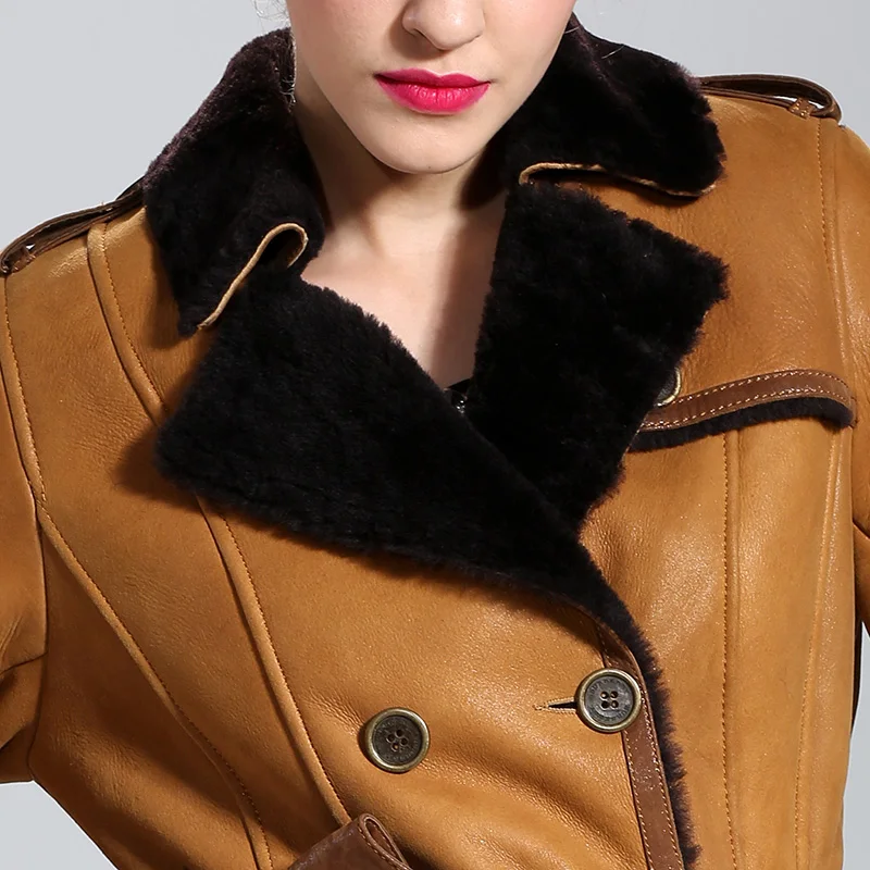 Женское зимнее длинное двубортное пальто из овечьей кожи черного цвета размеры