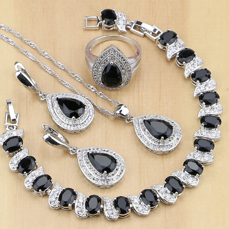 

Комплект из колье, серёг и кольца, из серебра 925 пробы