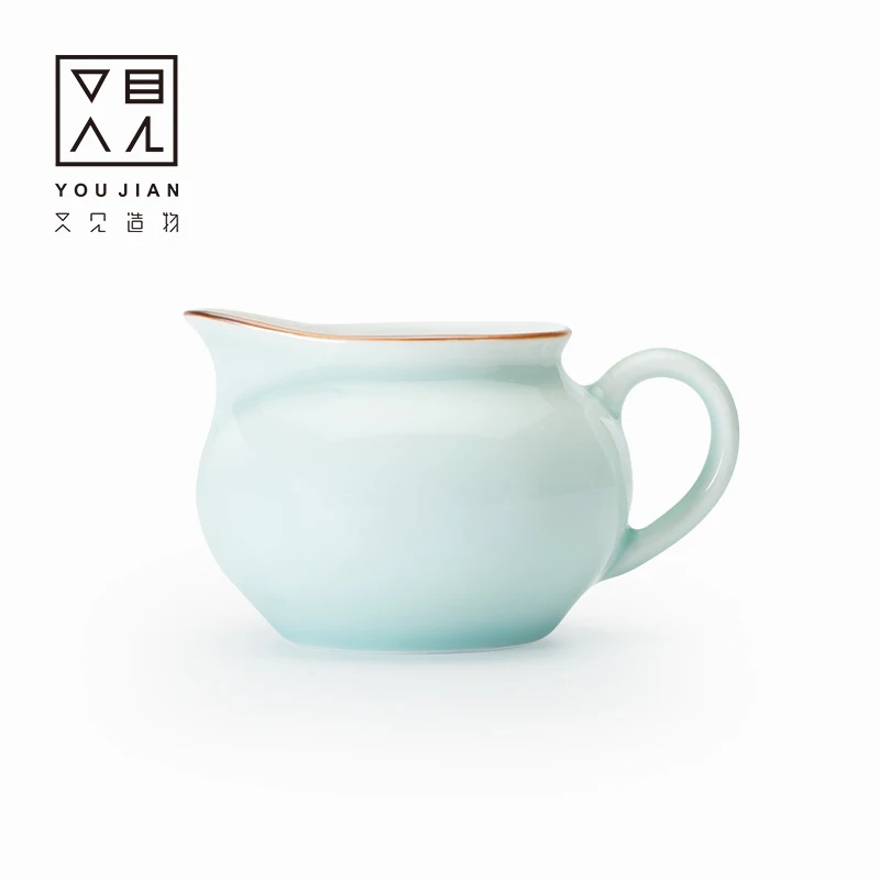 

Porcelain fair cup tea dispenser Kung Fu tea set heat resistant thickened tea sea with fair cup large creative cup gongdaobei