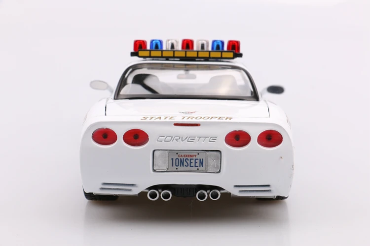 1:18 литой под давлением сплав Corvette Z06 полицейский спортивный автомобиль модель моделирование ретро коллекция металлический автомобиль игрушки Коллекционная дорожное искусство