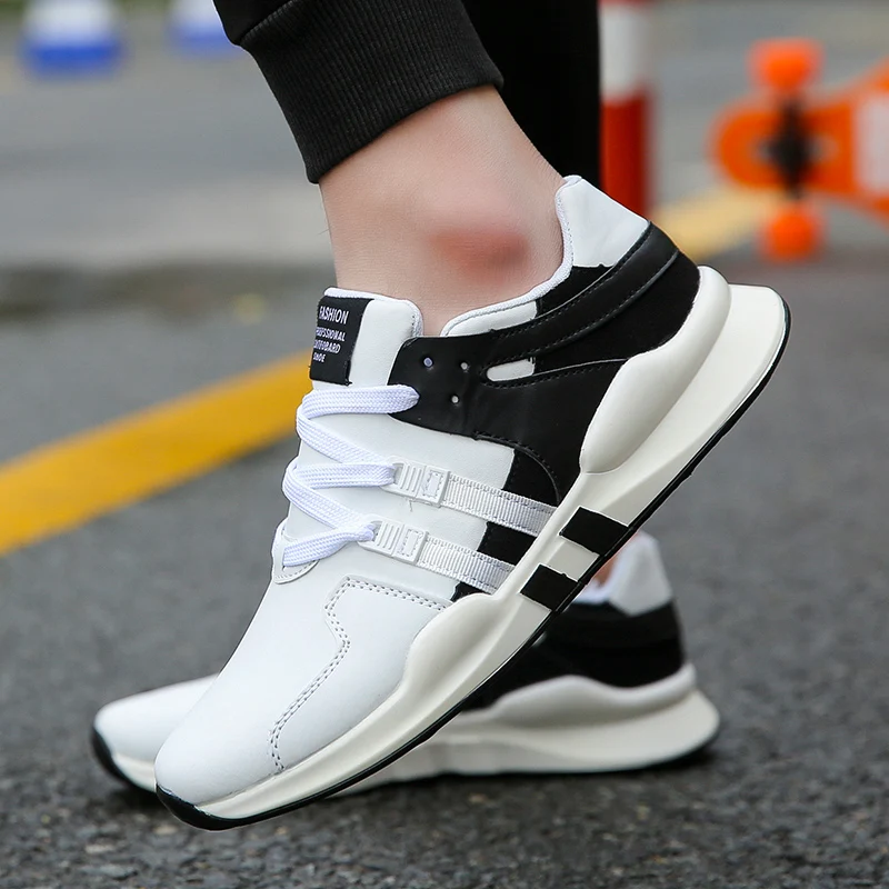 

Classic Breathable Skateboarding Shoes Men Anti-Slippery Sneakers Young Outdoor Sneakers Comfortable Durable Lightweight