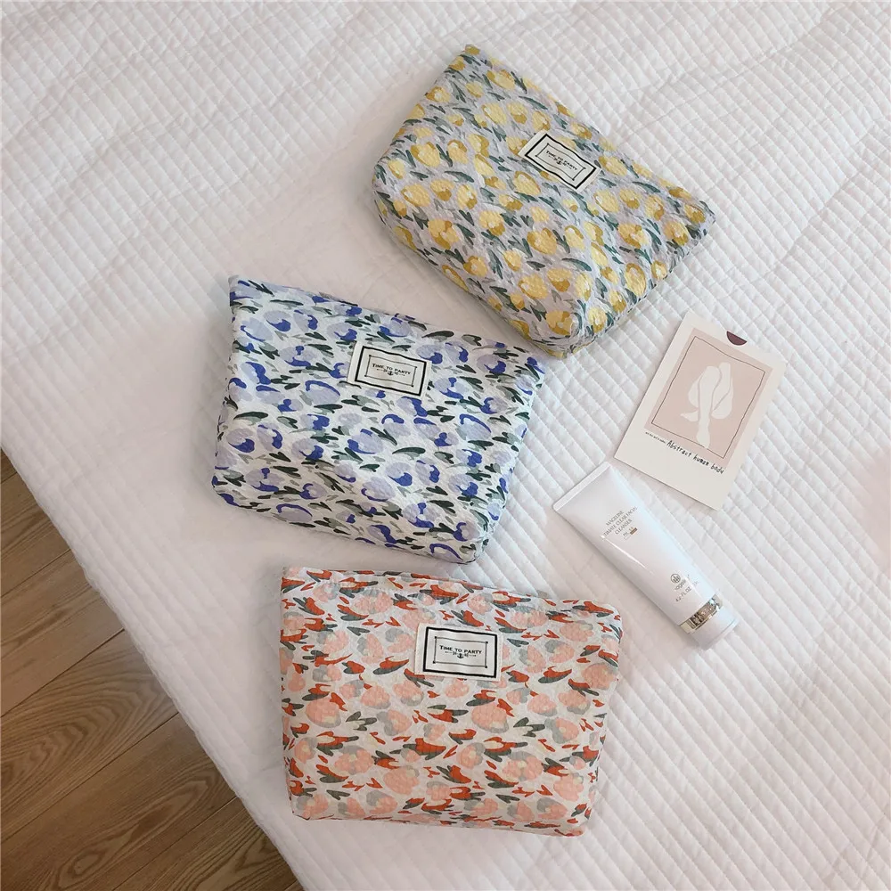 

Korean Floral Cosmetic Bag Cotton Fabric Women Travel Toiletry Bag Large Makeup Bag Organizer Lady Clutch Make Up Storage Case