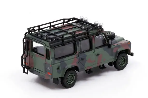 Мини GT 1:64 Land Rover Defender 110 Военная камуфляжная модель автомобиля RHDDiecast | Игрушки и