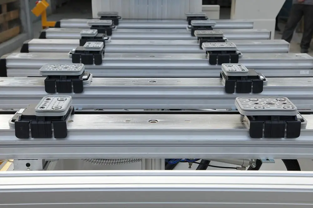 Фрезерный станок с ЧПУ для высокоскоростной обработки дерева |