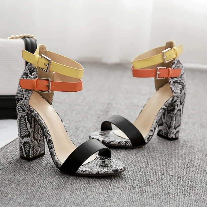 Женские босоножки туфли лодочки с ремешком на щиколотке и пряжкой открытым