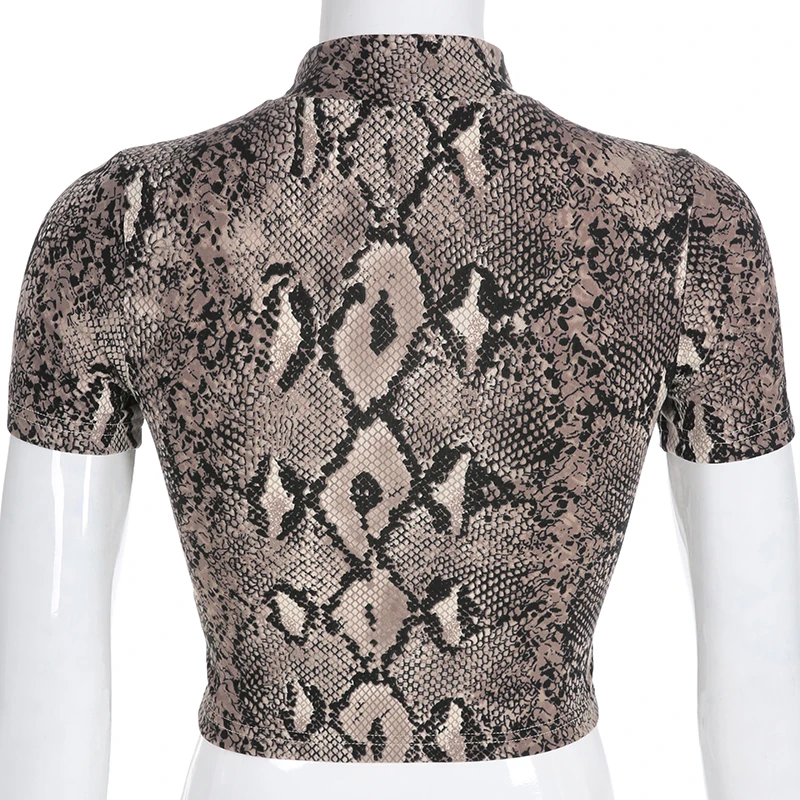 Укороченный топ с коротким рукавом и змеиным принтом футболки элегантная