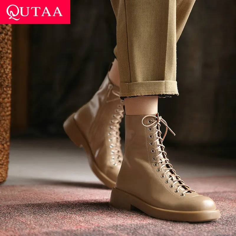 

QUTAA/2022 повседневные ботильоны из коровьей кожи короткие ботинки на молнии с круглым носком на шнуровке осенне-зимняя женская обувь на низко...