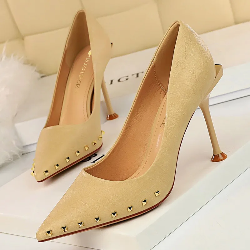 Женские туфли лодочки пикантные женские на высоком каблуке с металлическими