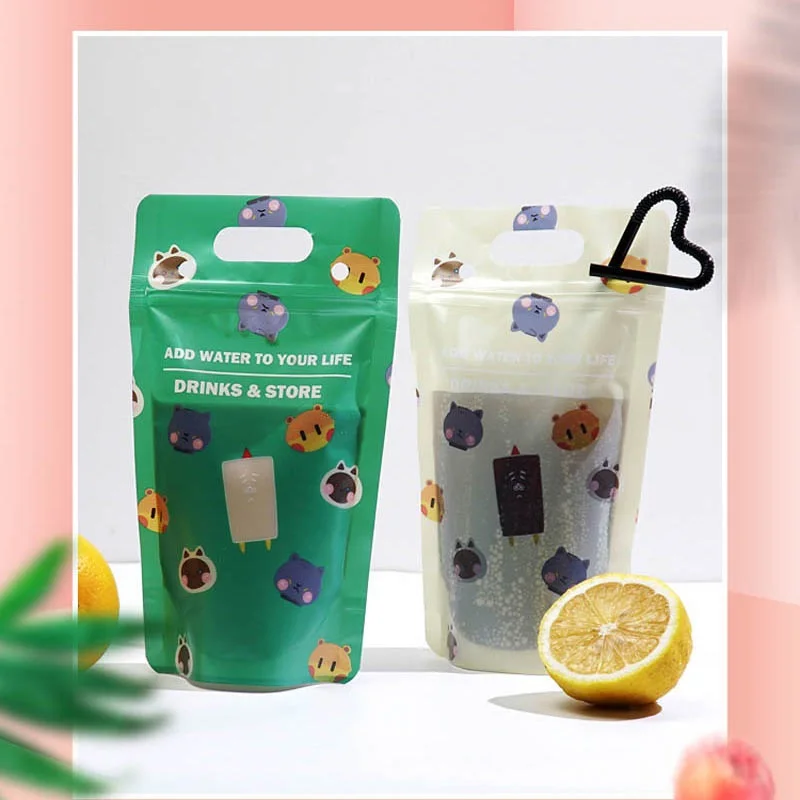 

500pcs Portable Cartoon Disposable Plastic Drinking Pouches 500ml Handmade Juice Coffee Self-standing Bag