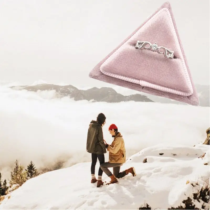 

Trangle Velvet Ring er Box - Premium Gorgeous Vintage Double Ring Display Holder with Detachable Lid for Proposal