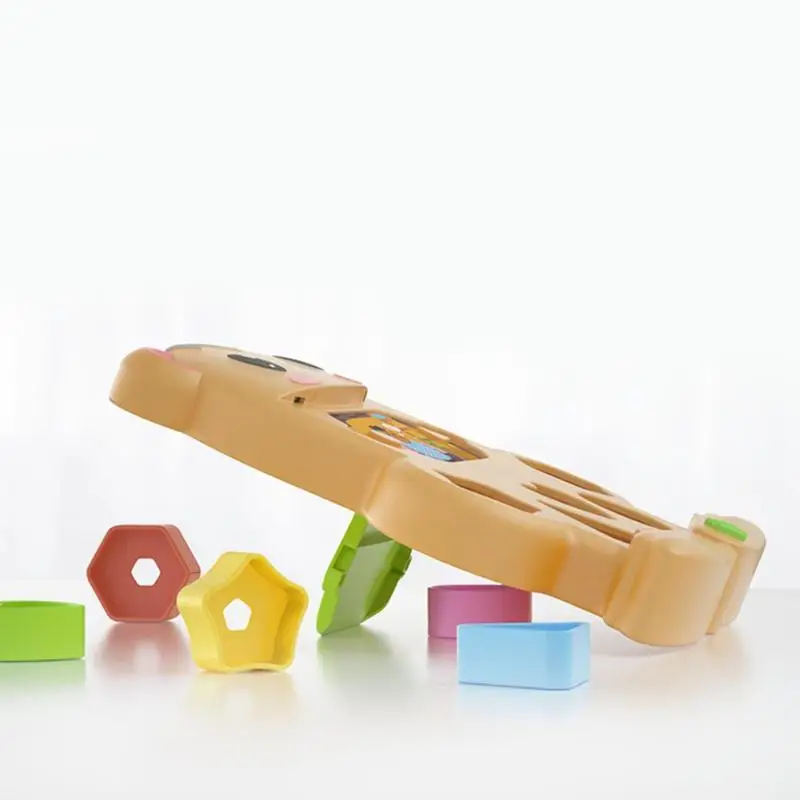 Младенческой ребенок хомяк форма познавательный на поиск соответствия игрушка