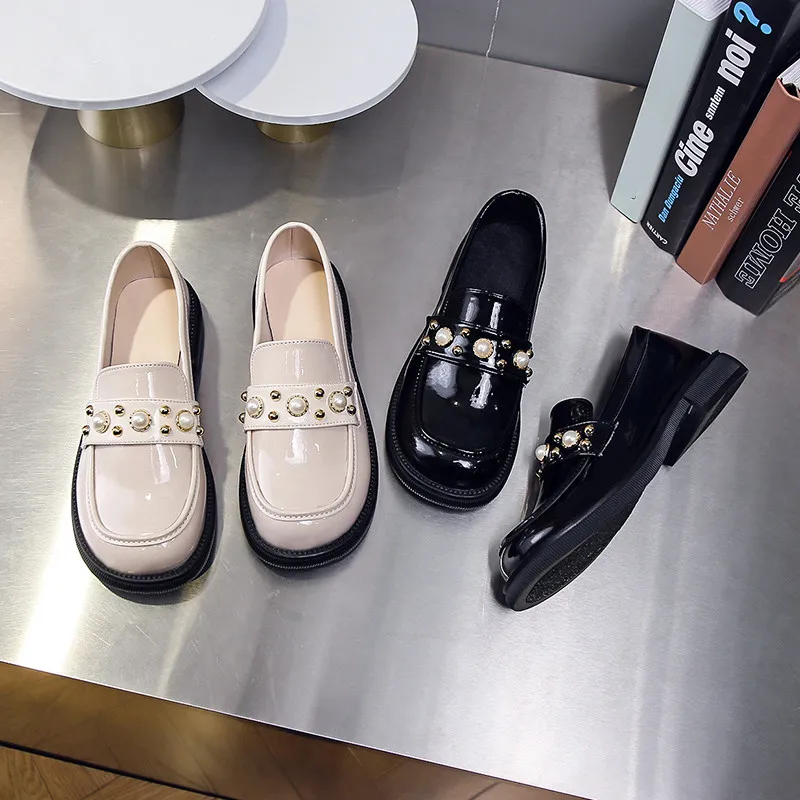 

Туфли женские из лакированной кожи, балетки на платформе, круглый носок, украшенные жемчугом, оксфорды, универсальные, в британском стиле, о...