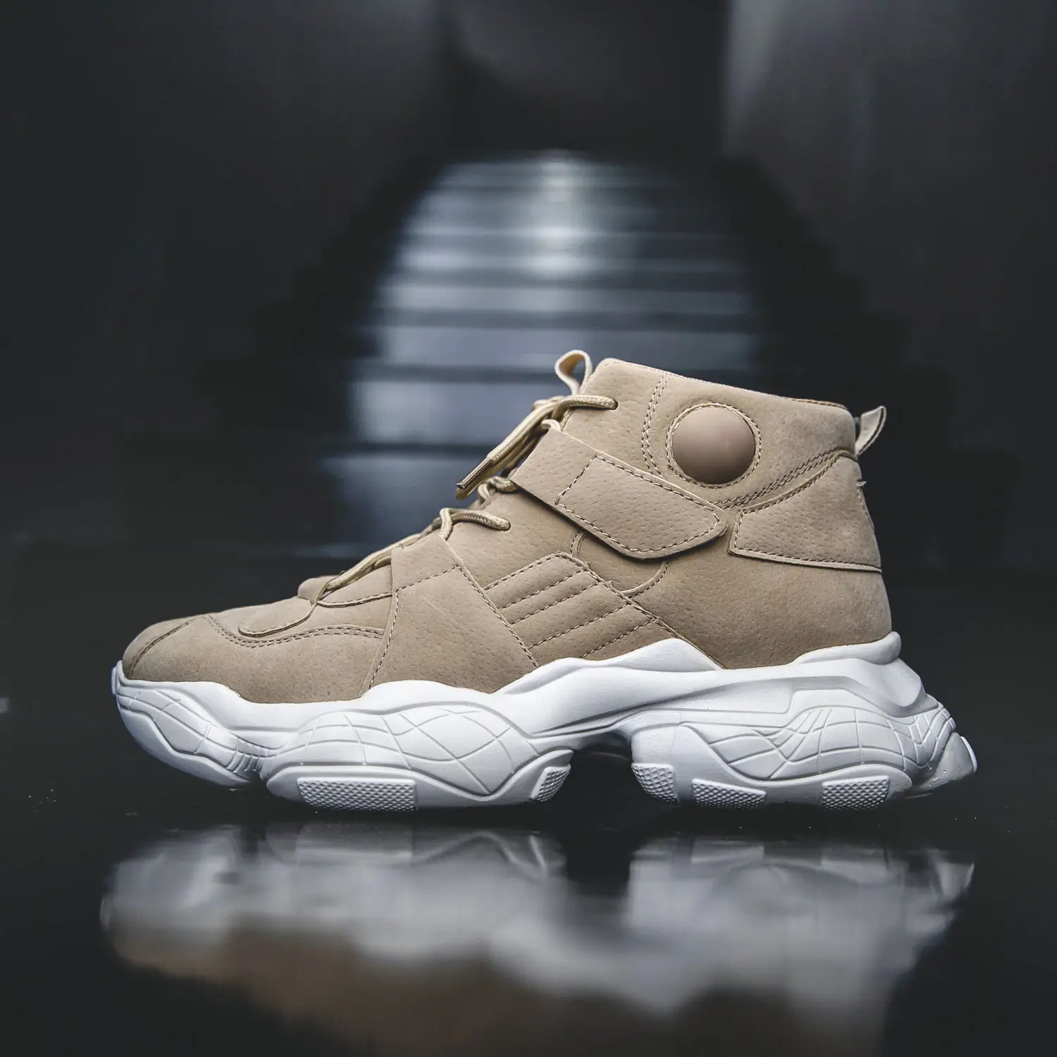 

Men's Shoes Autumn and Winter New Type Fashion Boots, Red Dad Shoes, Korean Version of High-help Students'Leisure Sports Shoes