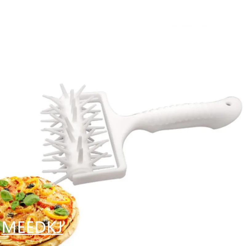 

1 baking tool multifunctional pizza needle roller pizza puncher dough biscuit needle roller plastic net puller