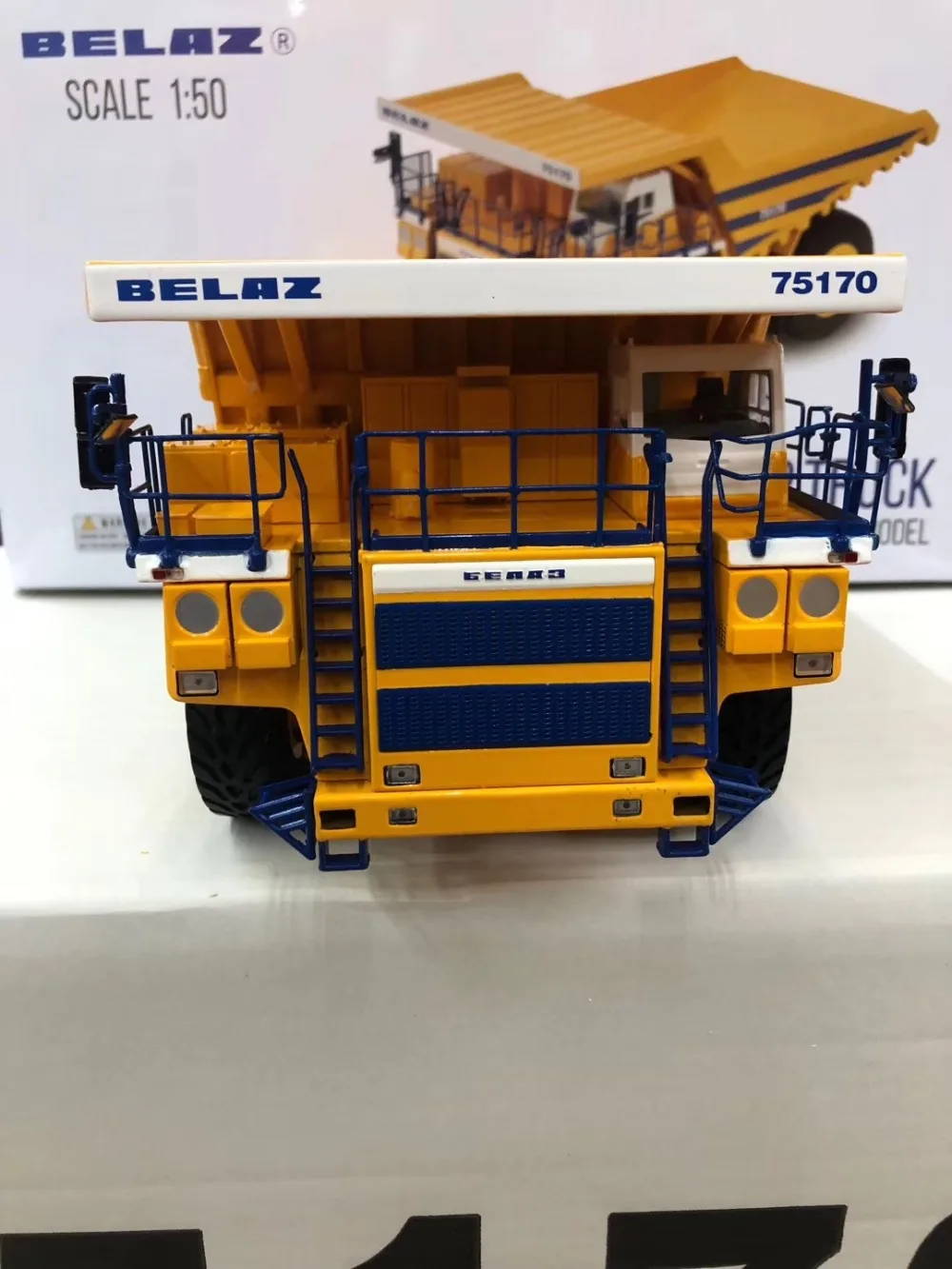 1:50 BELAZ 75170 самосвал игрушка