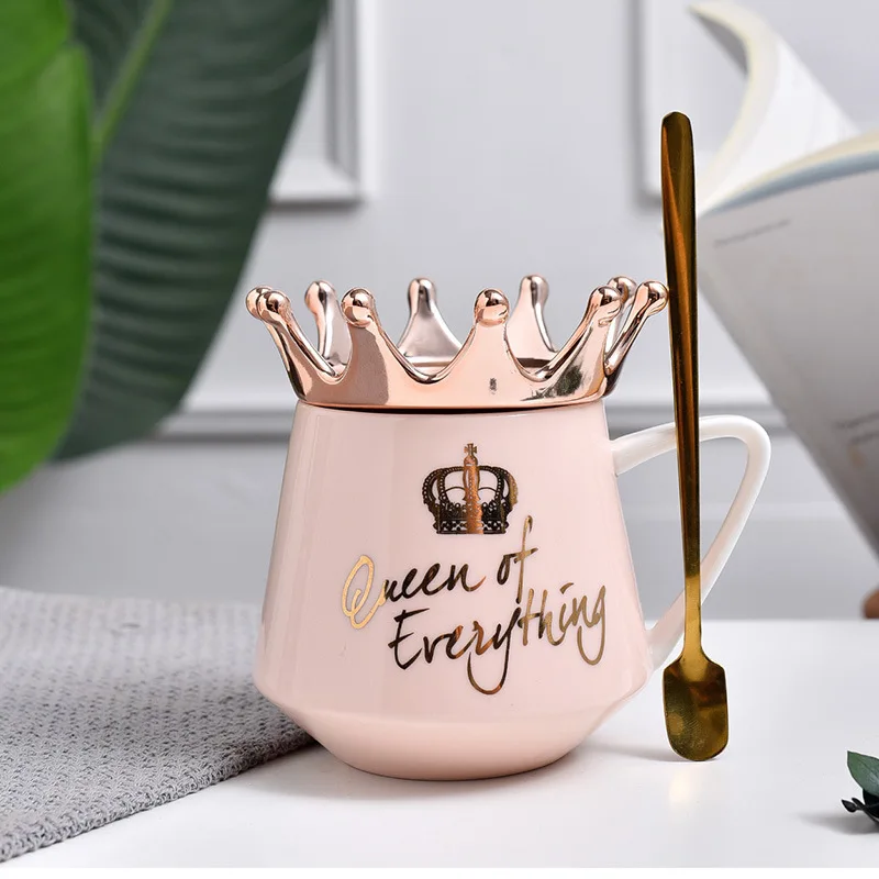 

Creative Crown Ceramic mug Cute Coffee Mug Milk Cup with spoon lids Coffee tea Cup 300ml Capacity Water Mugs X-Mas Gift