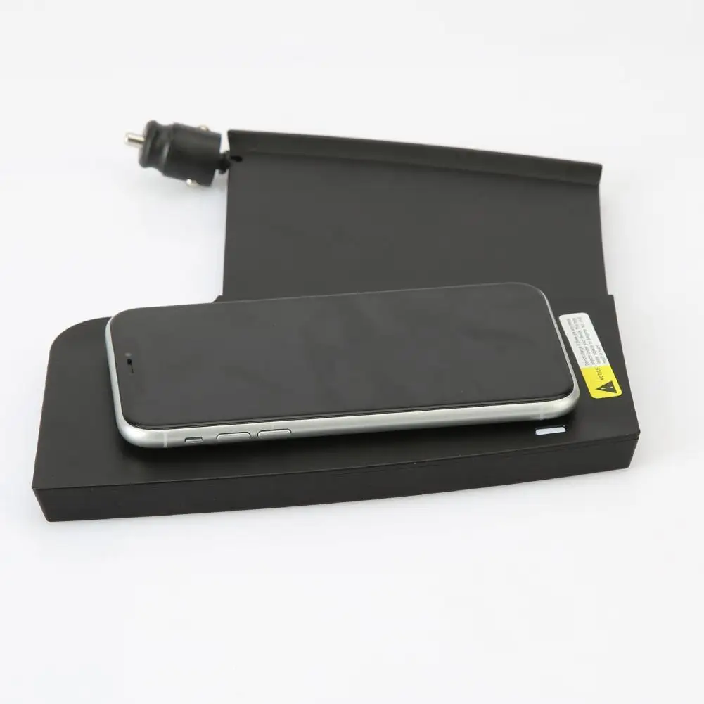 

Anti-scratch Skid-proof Wireless Charger Compact 15W Car Phone Fast Charging Pad Mat for FORD FOCUS 2019-2021