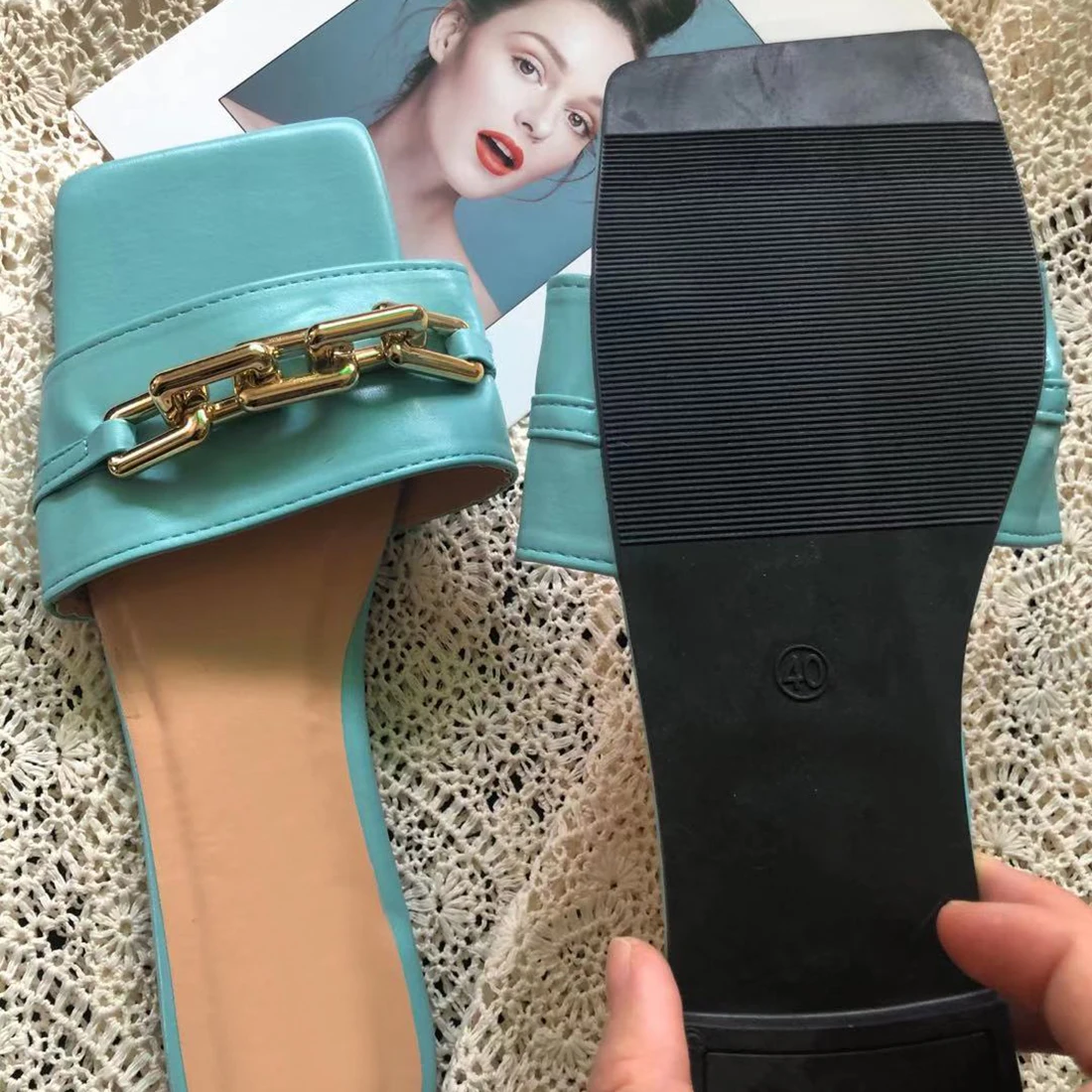 

Women Slipper Sandals New Design Gold Chain Closed Toe Slip On Mules Shoes Flat Heels Square Head Casual Slides Flip Flop 2021