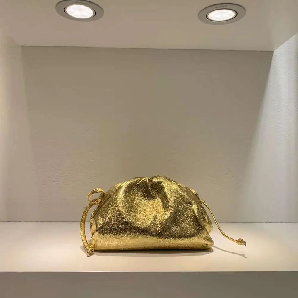 

Leather, metal bag, large capacity, soft, wrinkled