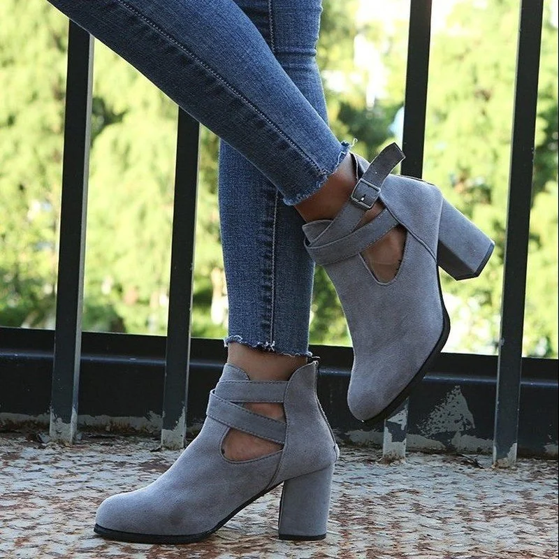 

2021 Europe station winter motorcycle boots high-heeled suede plus size nude boots short boots buckle retro women's boots
