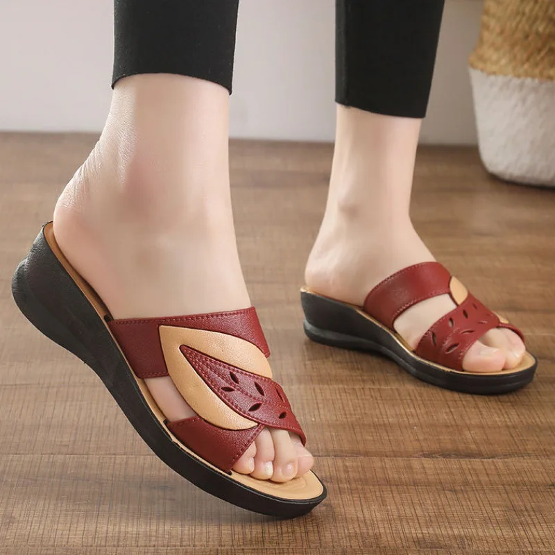 

2020 New Fast Mom Slippers New Slipper Female Flat Middle-aged Antiskid Shoe