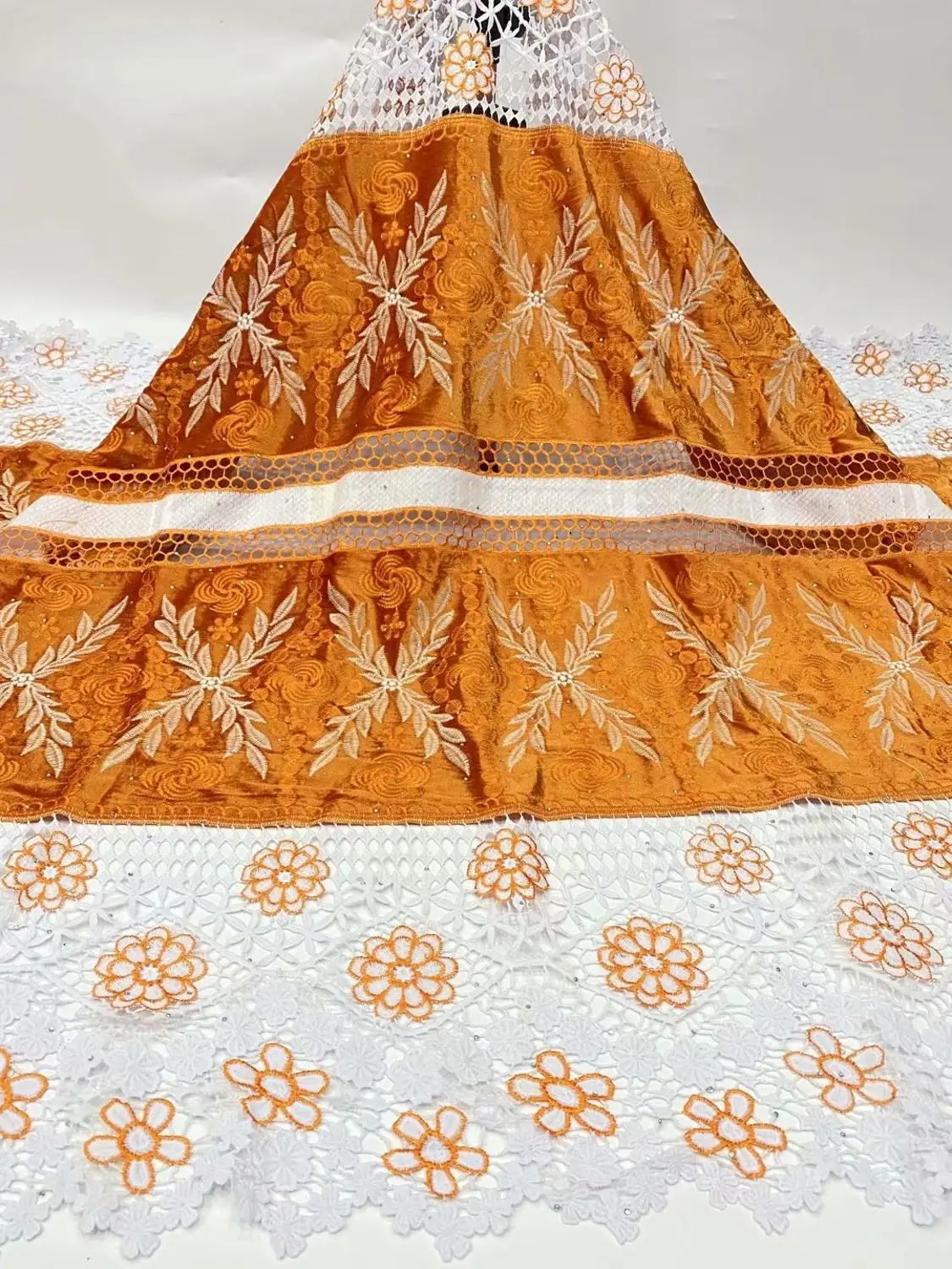 

Rhinestones Burnt Orange White African Lace Velvet Fabric With Guipure Border Sewing Crafts For Wedding Garment Dress