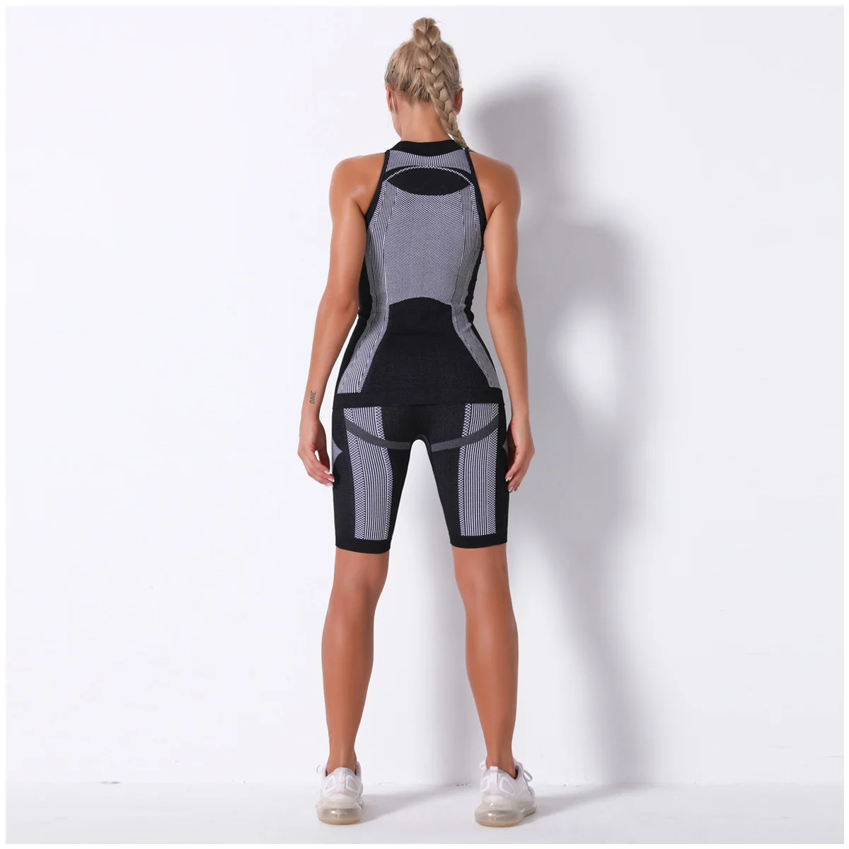 

Seamless knitted sexy striped tank top shorts yoga suit women running sports fitness pants