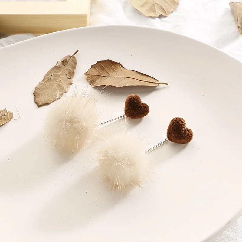 

2020 Autumn And Winter Fashion Mink Fur Wool Ball Caramel Tea Love Earrings Lovely New Fashionable Temperament Women Eardrop