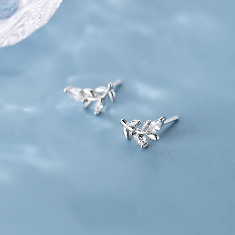 

Женские серьги-гвоздики из серебра 925 пробы с фианитом