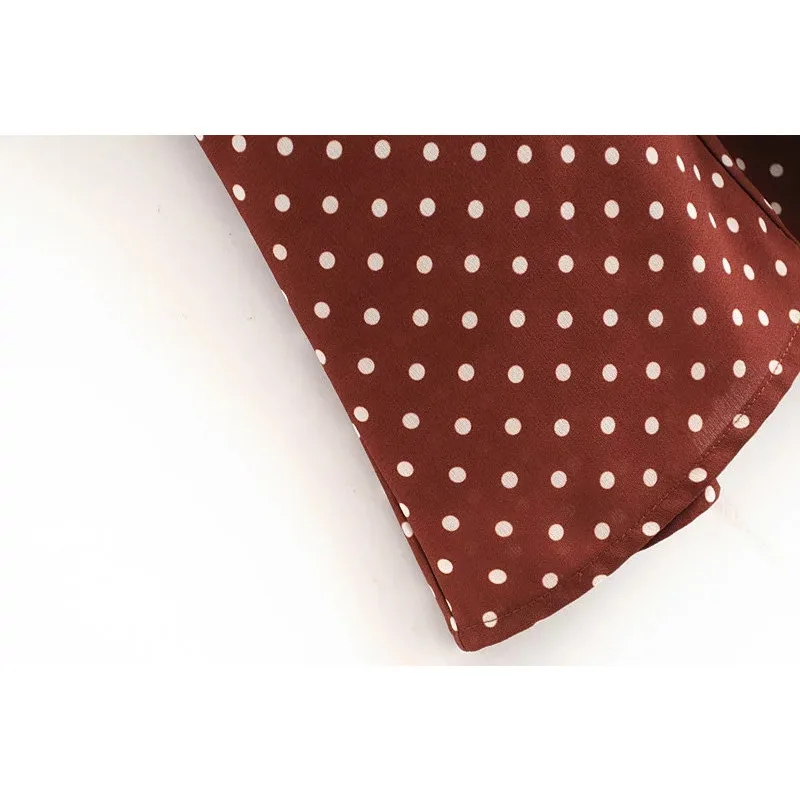 Женское платье в горошек стиле ретро длинное на бретелях-спагетти расширяющееся