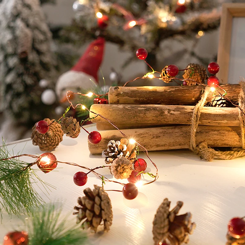 Сказочные сосновые конусы с красными бусинами на батарейке медная проволочная