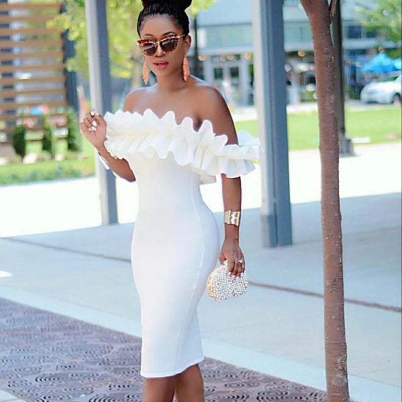 Осеннее женское платье карандаш с открытыми плечами офисное оборками облегающее