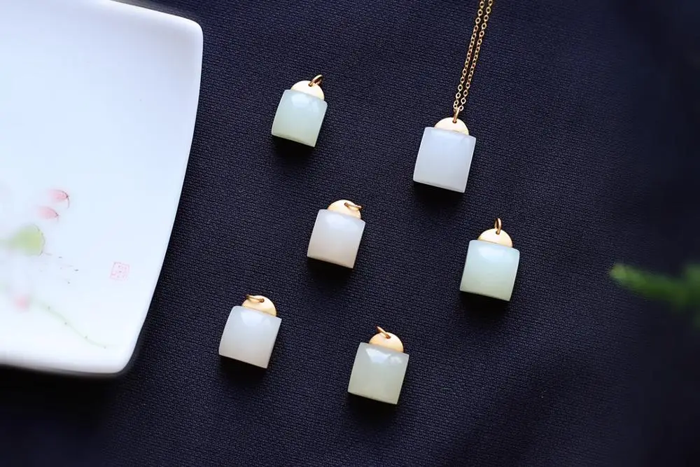 

Top Grade Natural Hetian Jade Lock Pendant 925 Sterling Silver Chain Necklace Natural Gemstones Necklace Lucky Lock Gold Jewelry