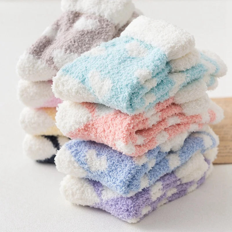 Карамельные теплые милые зимние повседневные женские носки с сердечками