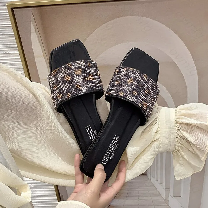

Fashion Leopard Crystal Flat Slippers Women Open-toe 2021 Summer Flip Flops Shoes Woman Sandals Casual Women Shoes Big Size 42