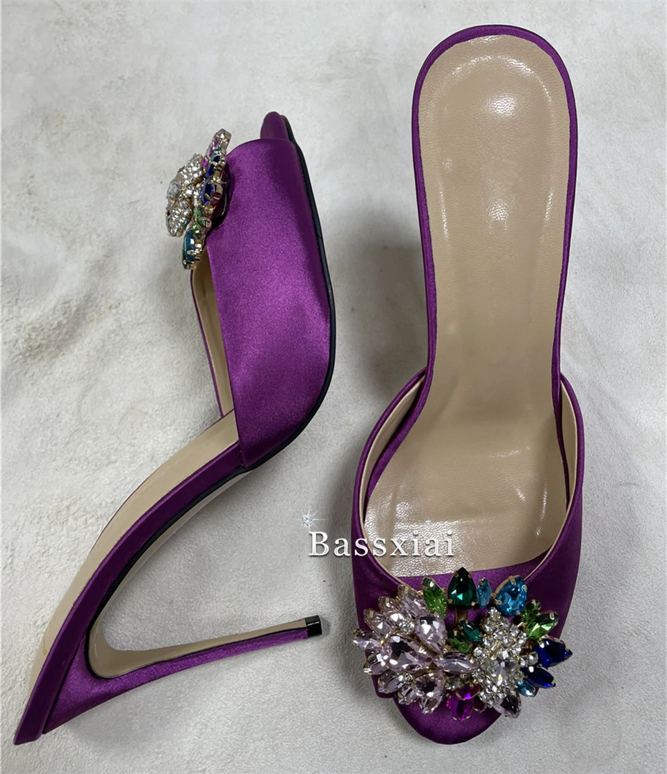 Женские атласные туфли на шпильке с открытым носком и стразами | Обувь