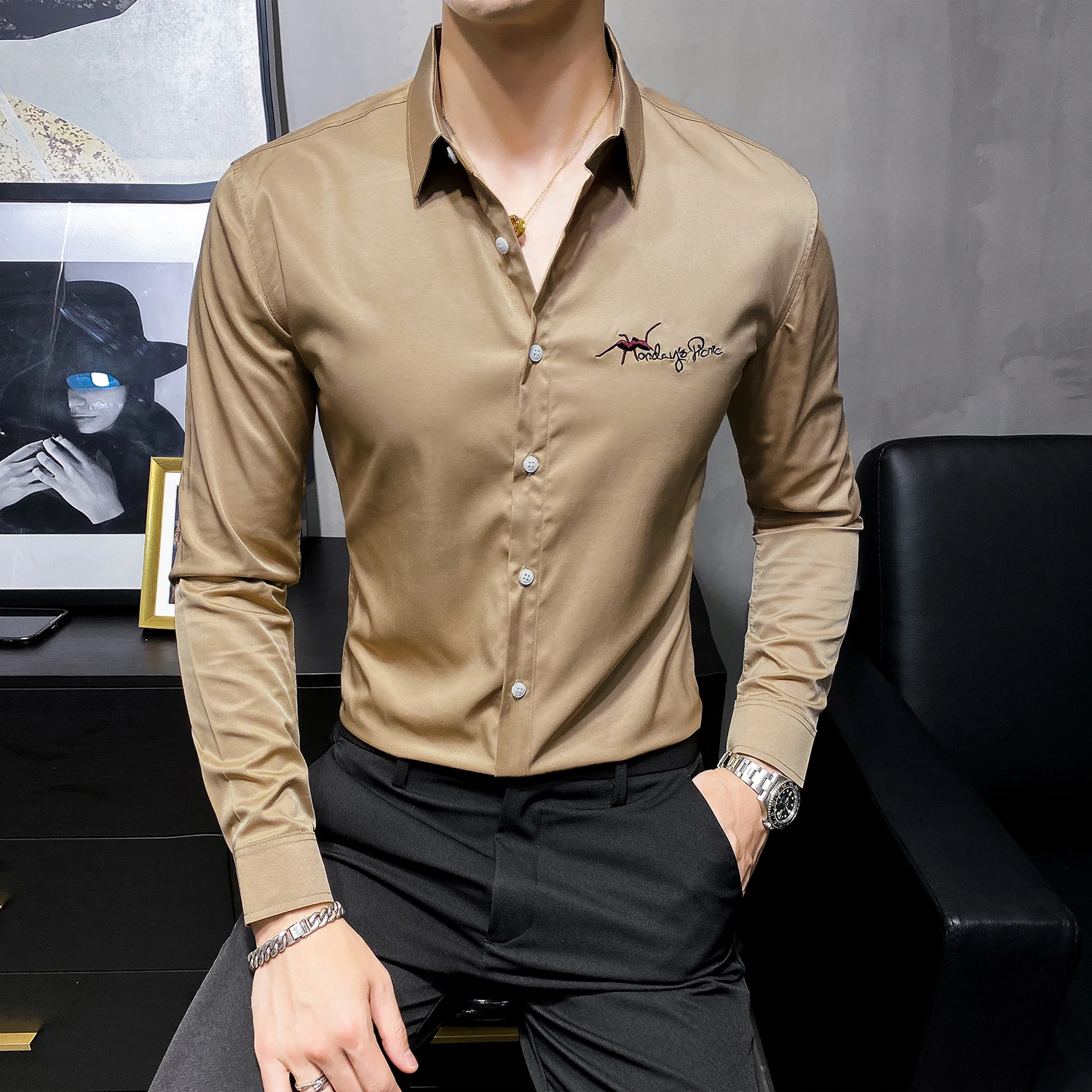 Фото Мужская формальная рубашка в британском стиле модная мужская с вышитым