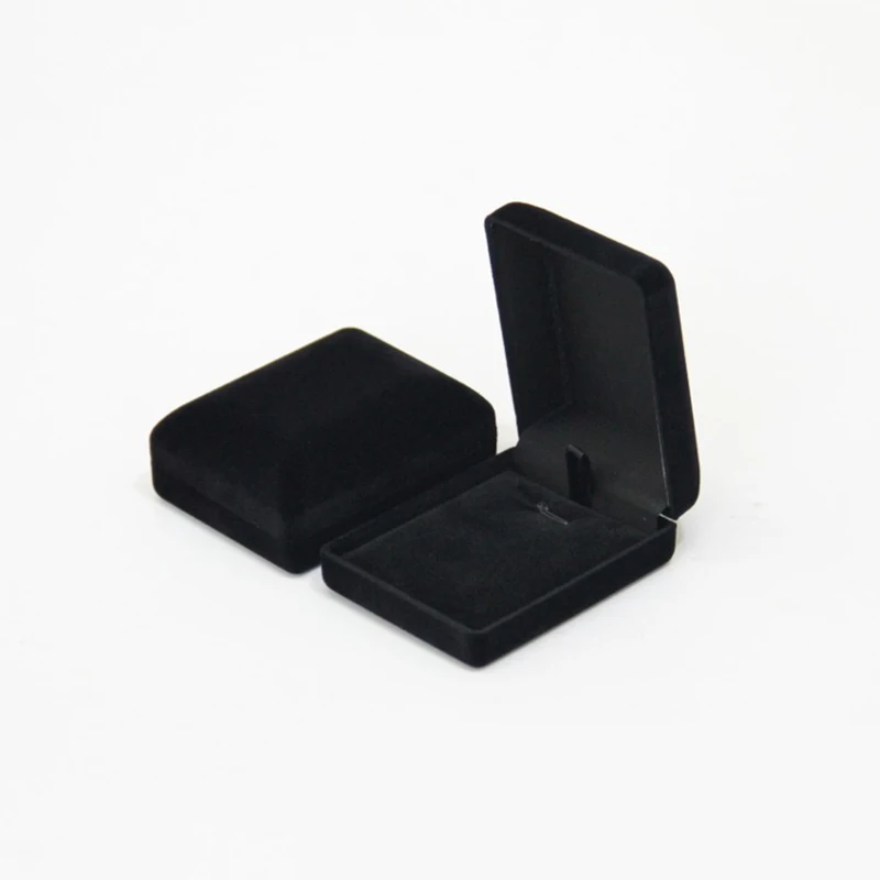 

Коробка для ожерелья черная